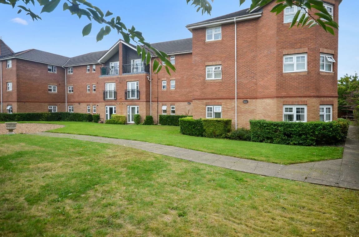 Hampton Court Way, Widnes, WA8 3EB