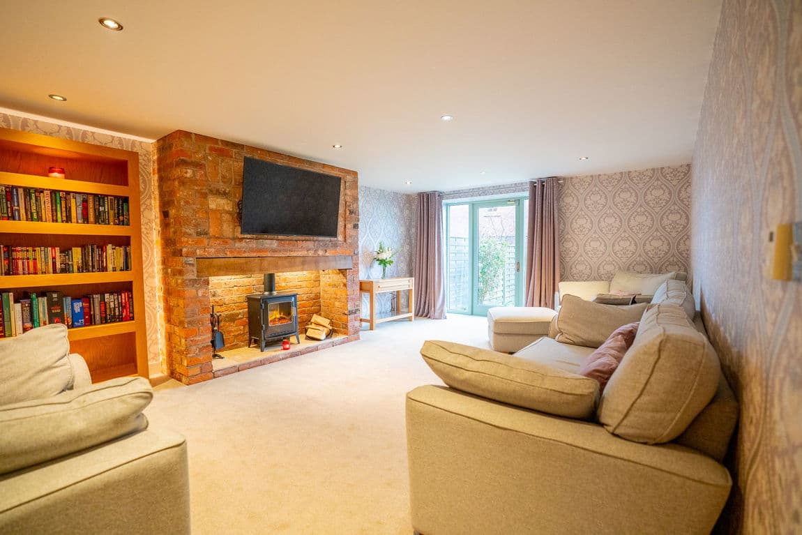 Cranshaw Lane, Widnes, Cheshire, WA8 5BE