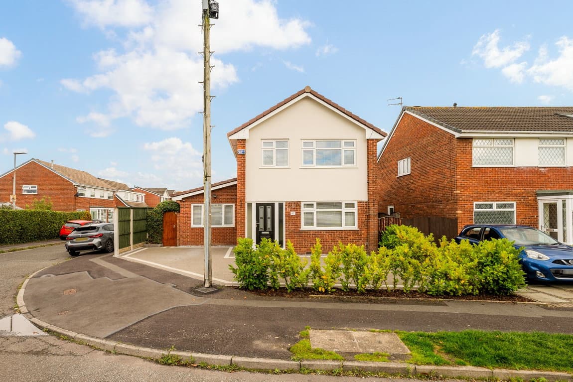 Hill View, Widnes, WA8 9BN