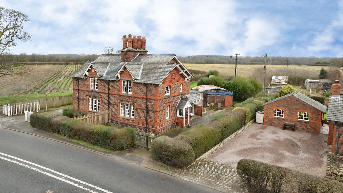 Runcorn Road, Higher Walton, Warrington, WA4 6TW